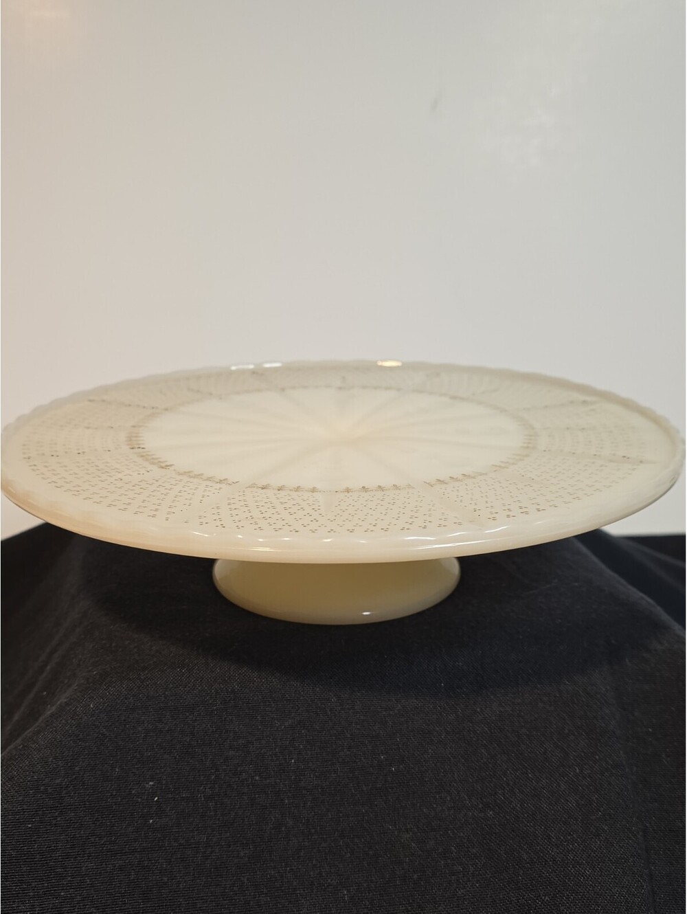 Vtg Anchor Hocking Milk Glass Cake Stand Gold Fleur De Lis Pedestal Pie Plate
